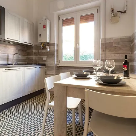 Traveller's In Gourmet District Near Center! Roma